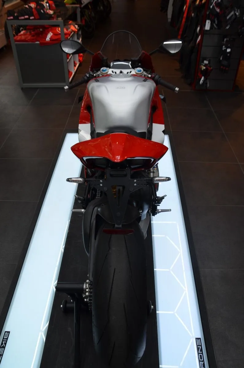 Ducati Panigale V4 R Superbike Neu