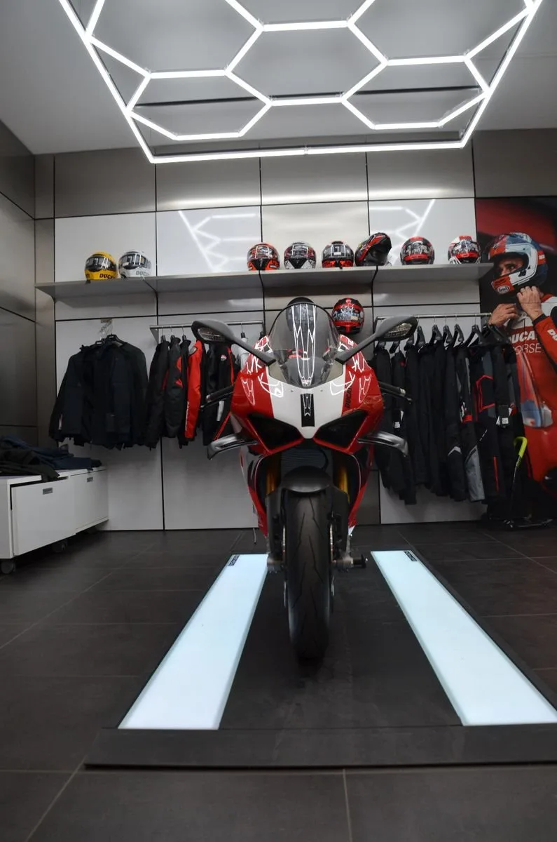 Ducati Panigale V4 R Superbike Neu