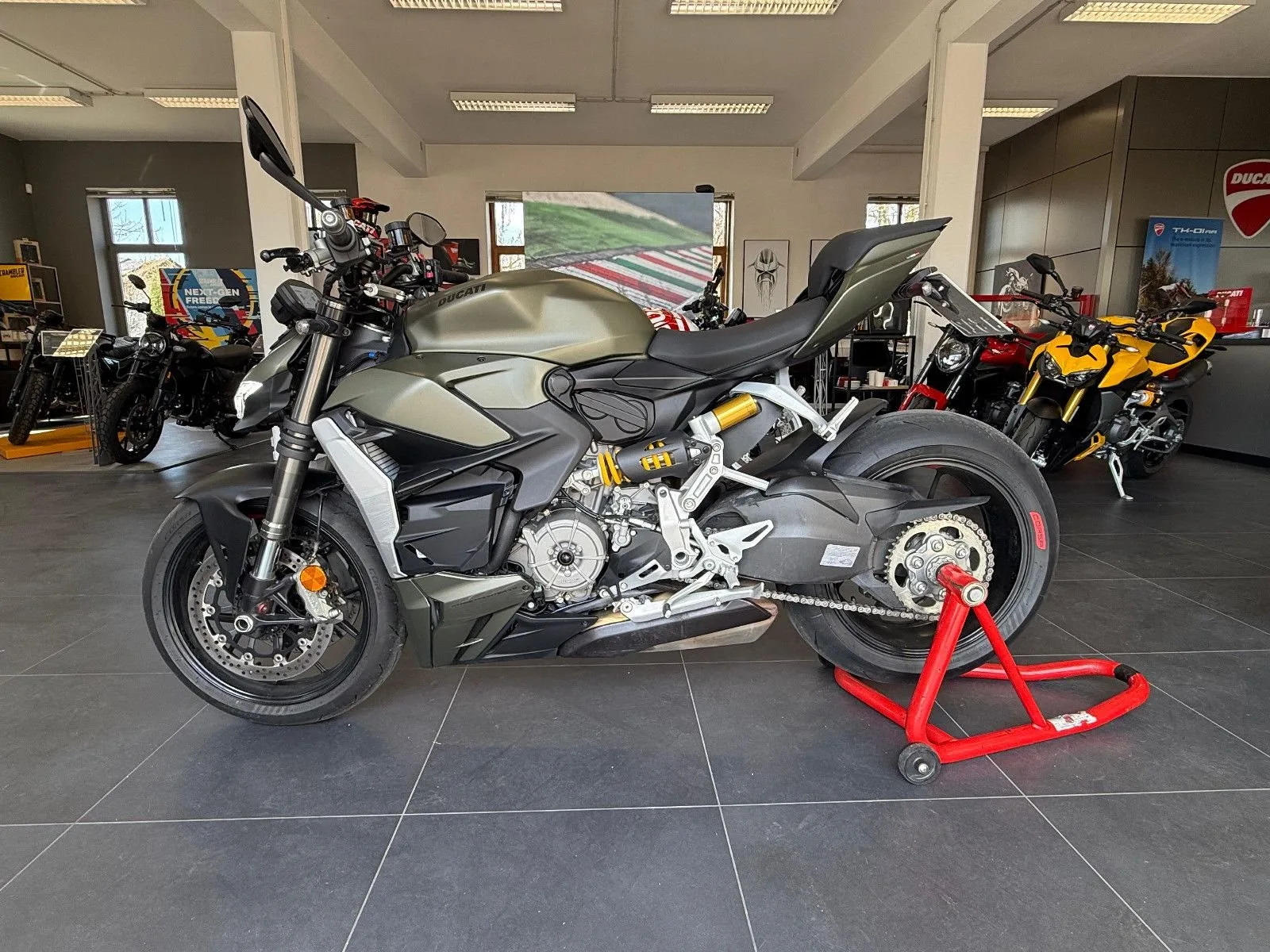 Ducati Streetfighter V2