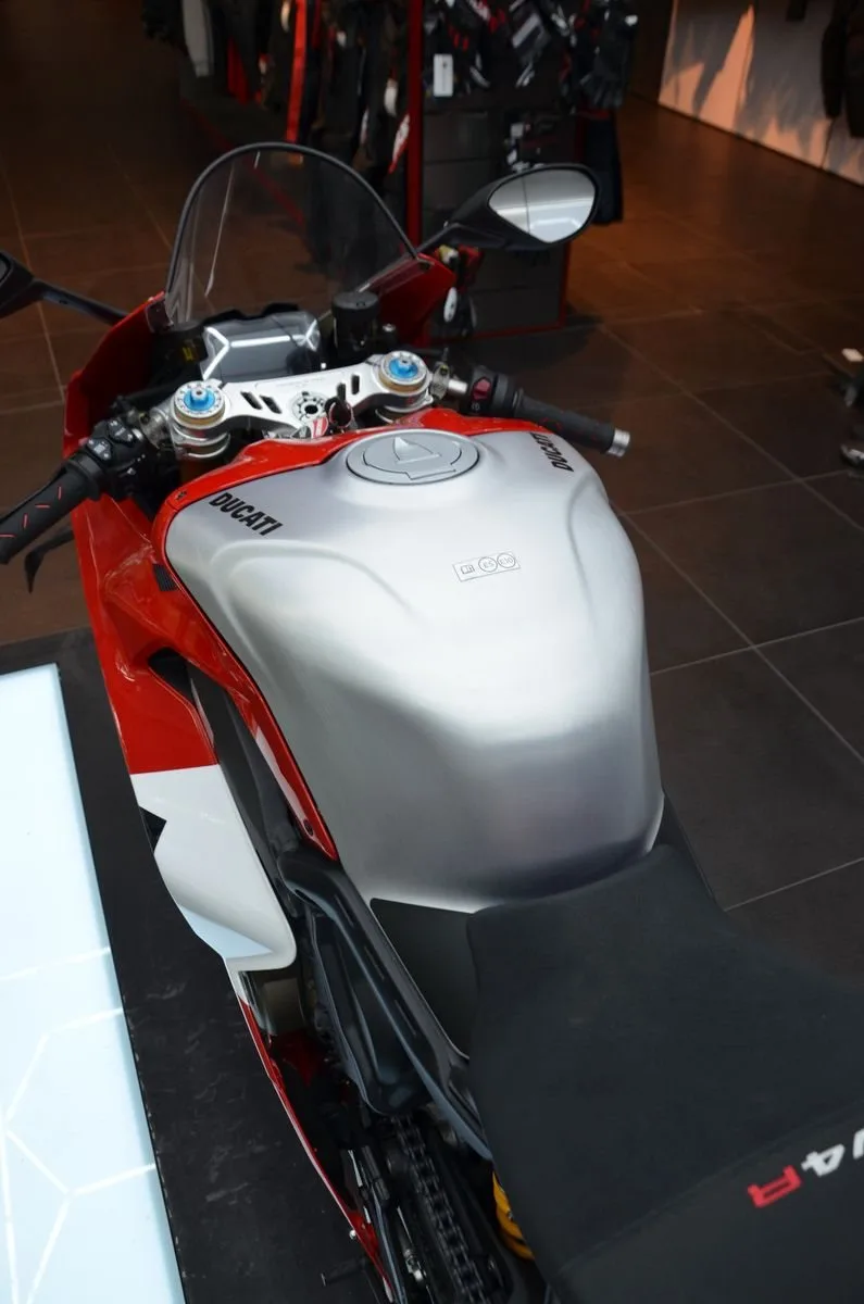Ducati Panigale V4 R Superbike Neu