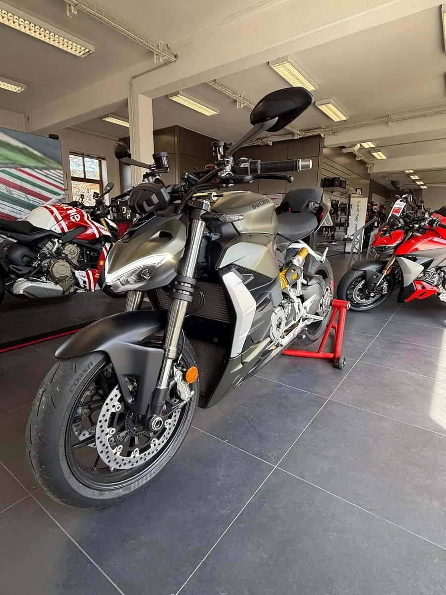 Ducati Streetfighter V2