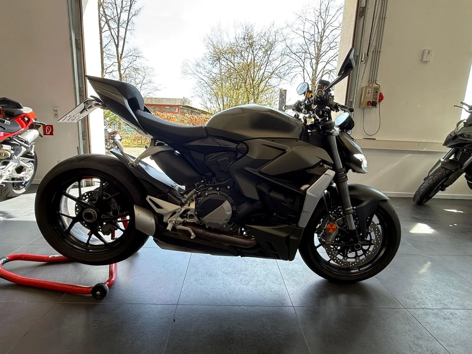 Ducati Streetfighter V2