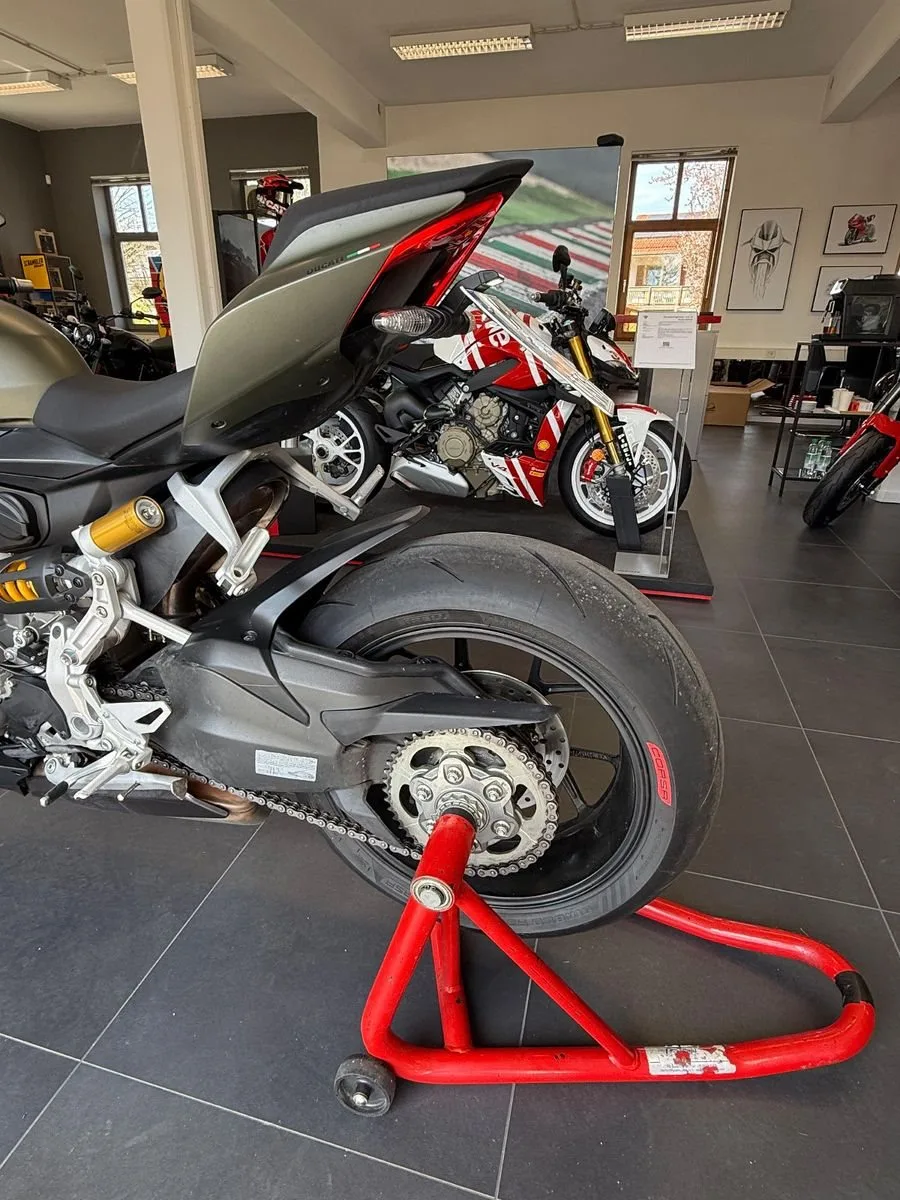 Ducati Streetfighter V2