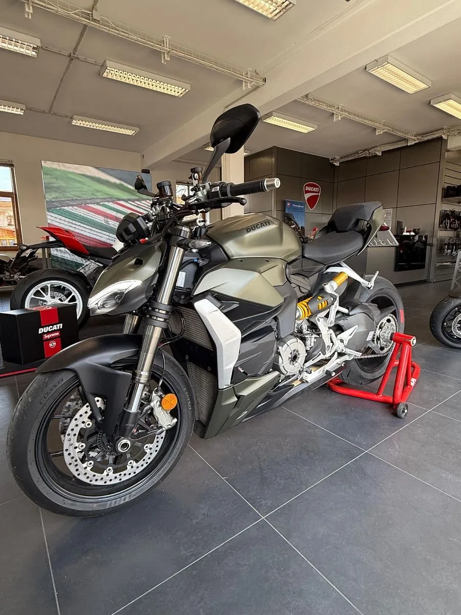 Ducati Streetfighter V2