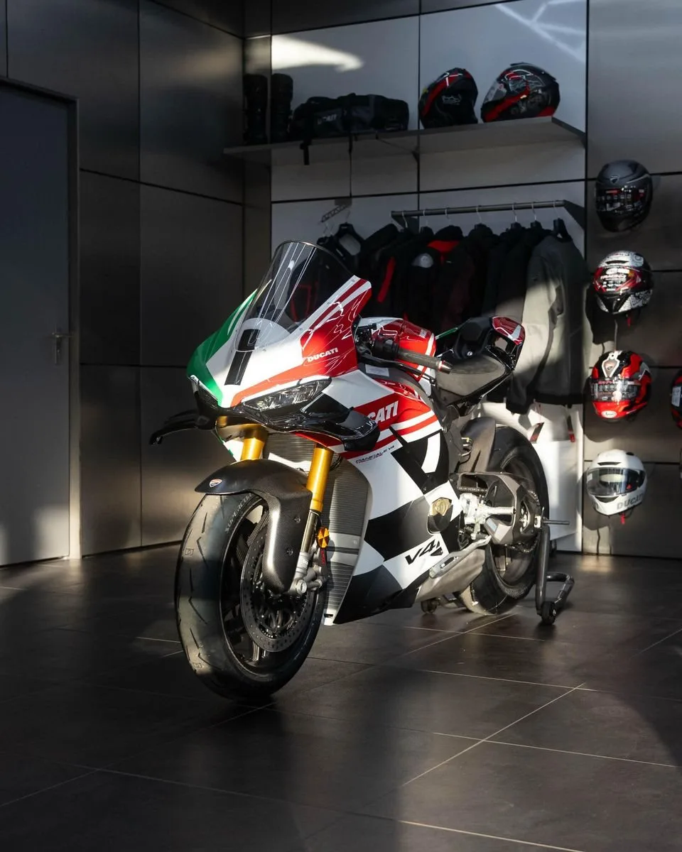 Ducati Panigale V4 Tricolore
