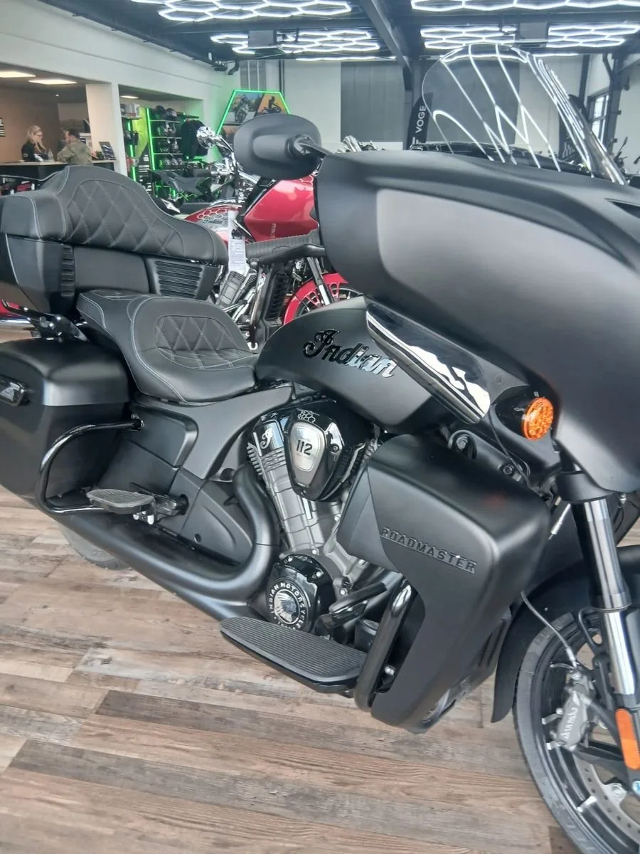 Indian Roadmaster Powerplus Dark Horse with 112 Package