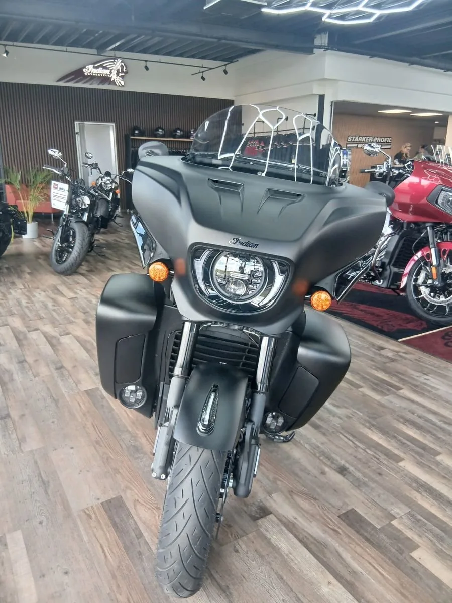 Indian Roadmaster Powerplus Dark Horse with 112 Package