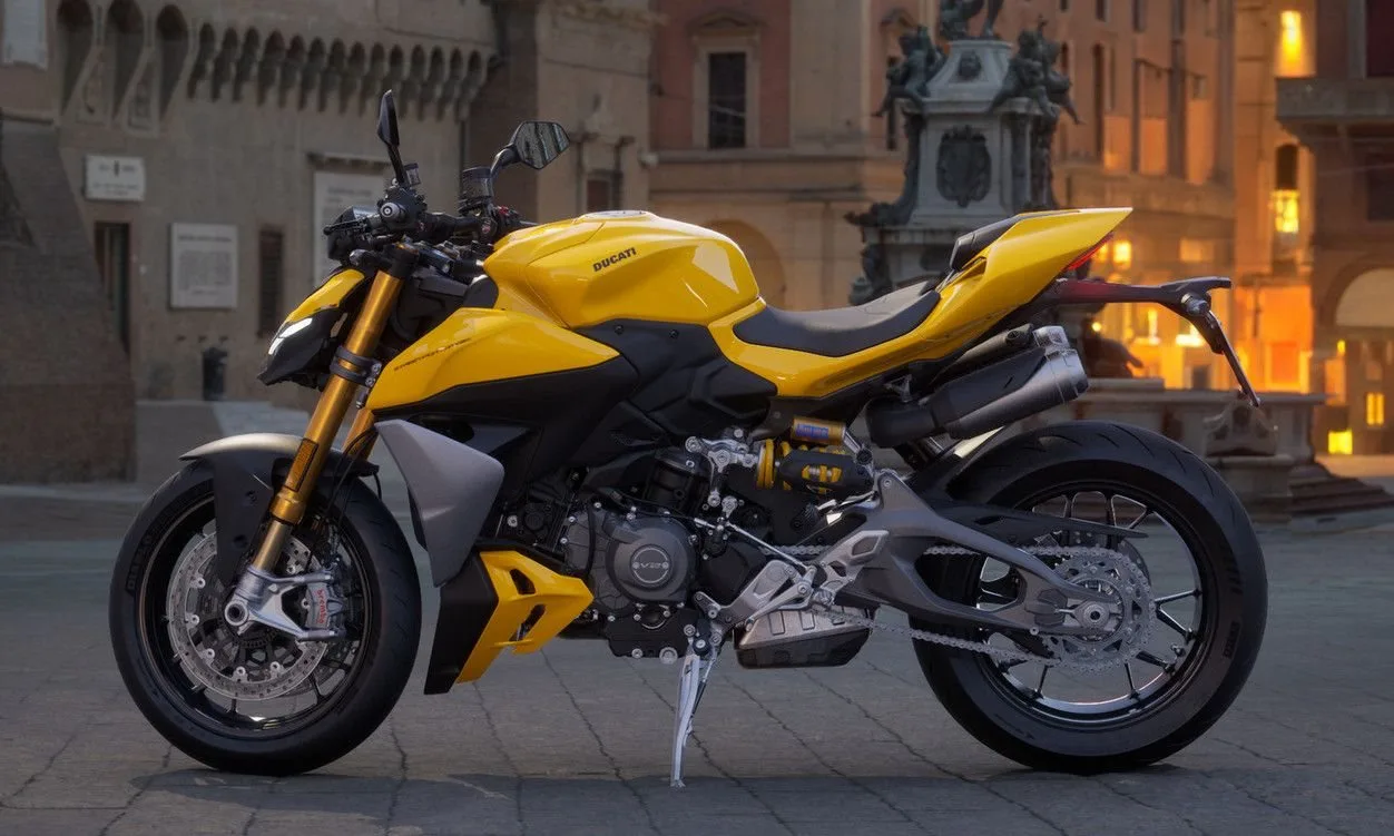 Ducati Streetfighter V2 S