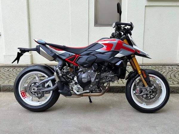Ducati Hypermotard V2 SP