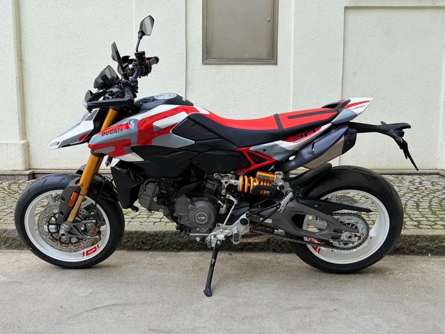 Ducati Hypermotard V2 SP