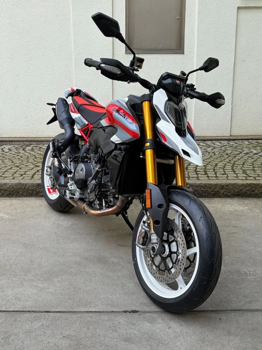 Ducati Hypermotard V2 SP