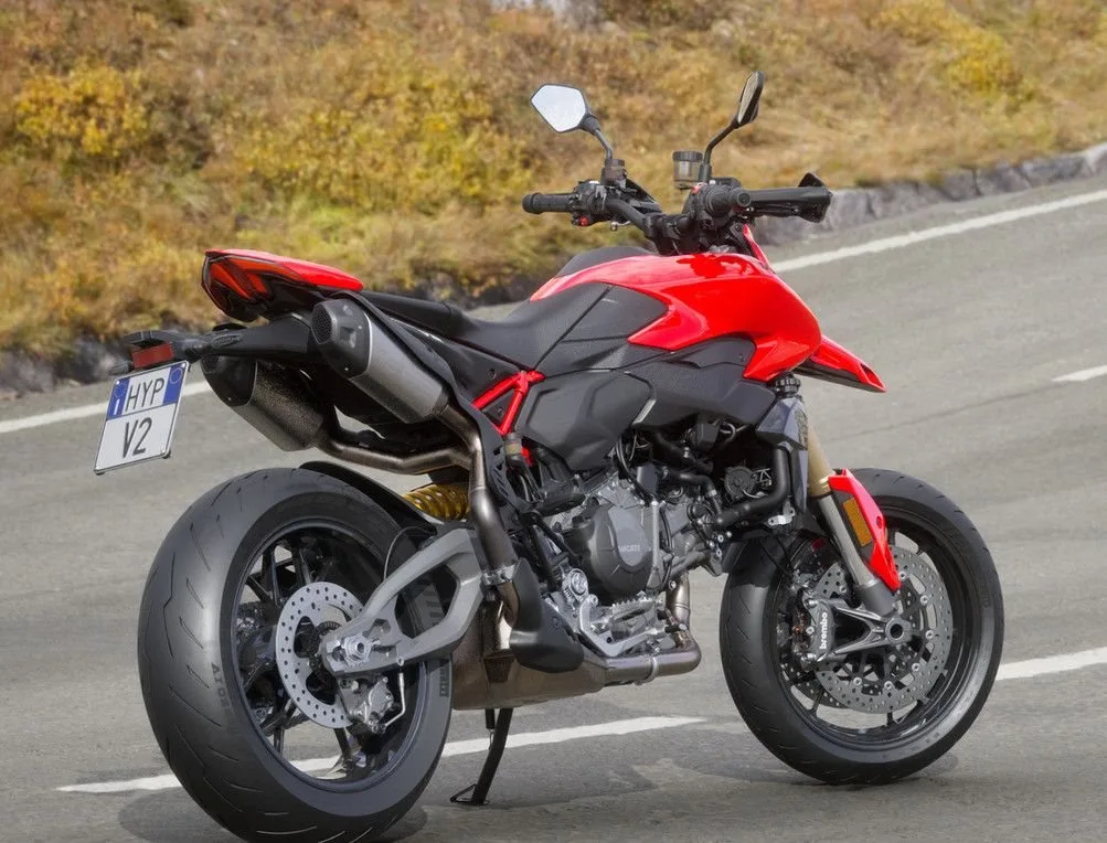 Ducati Hypermotard V2