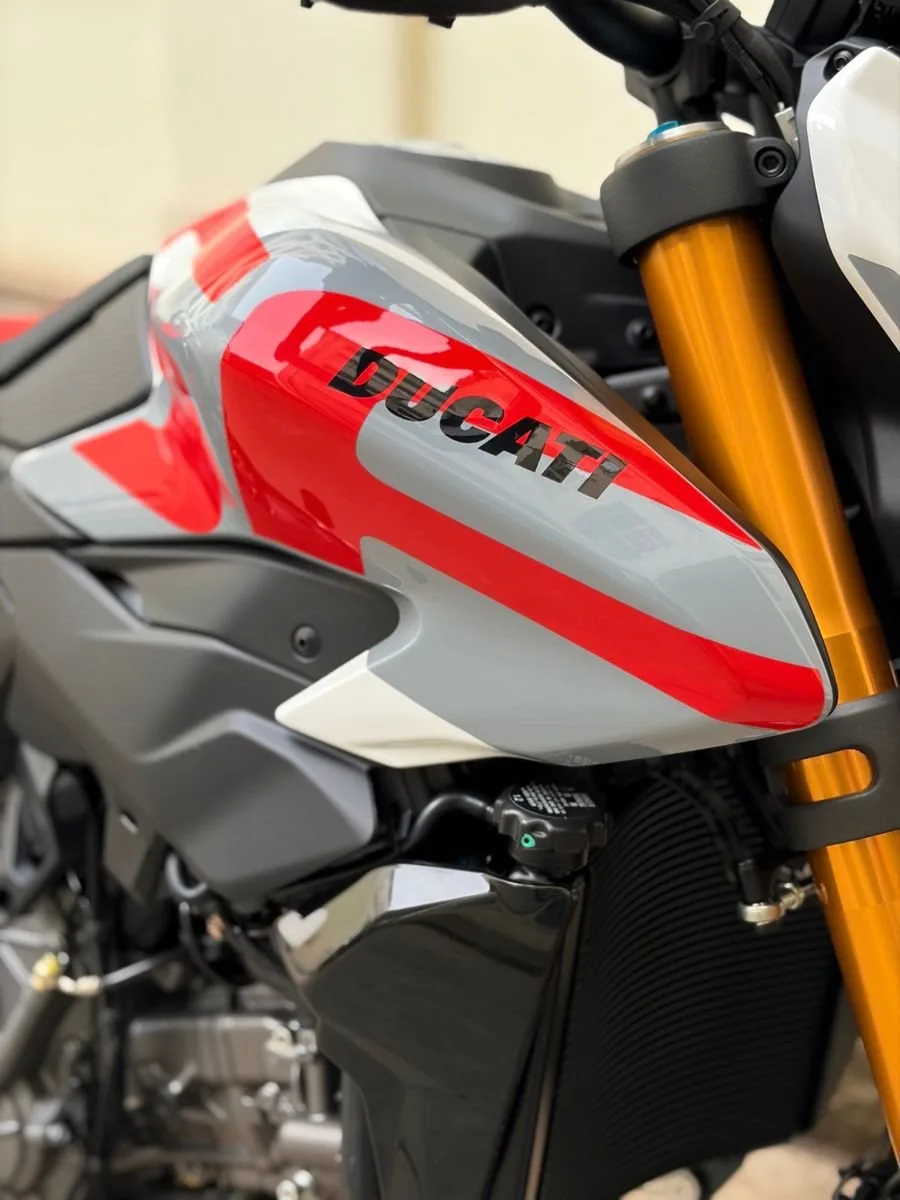 Ducati Hypermotard V2 SP