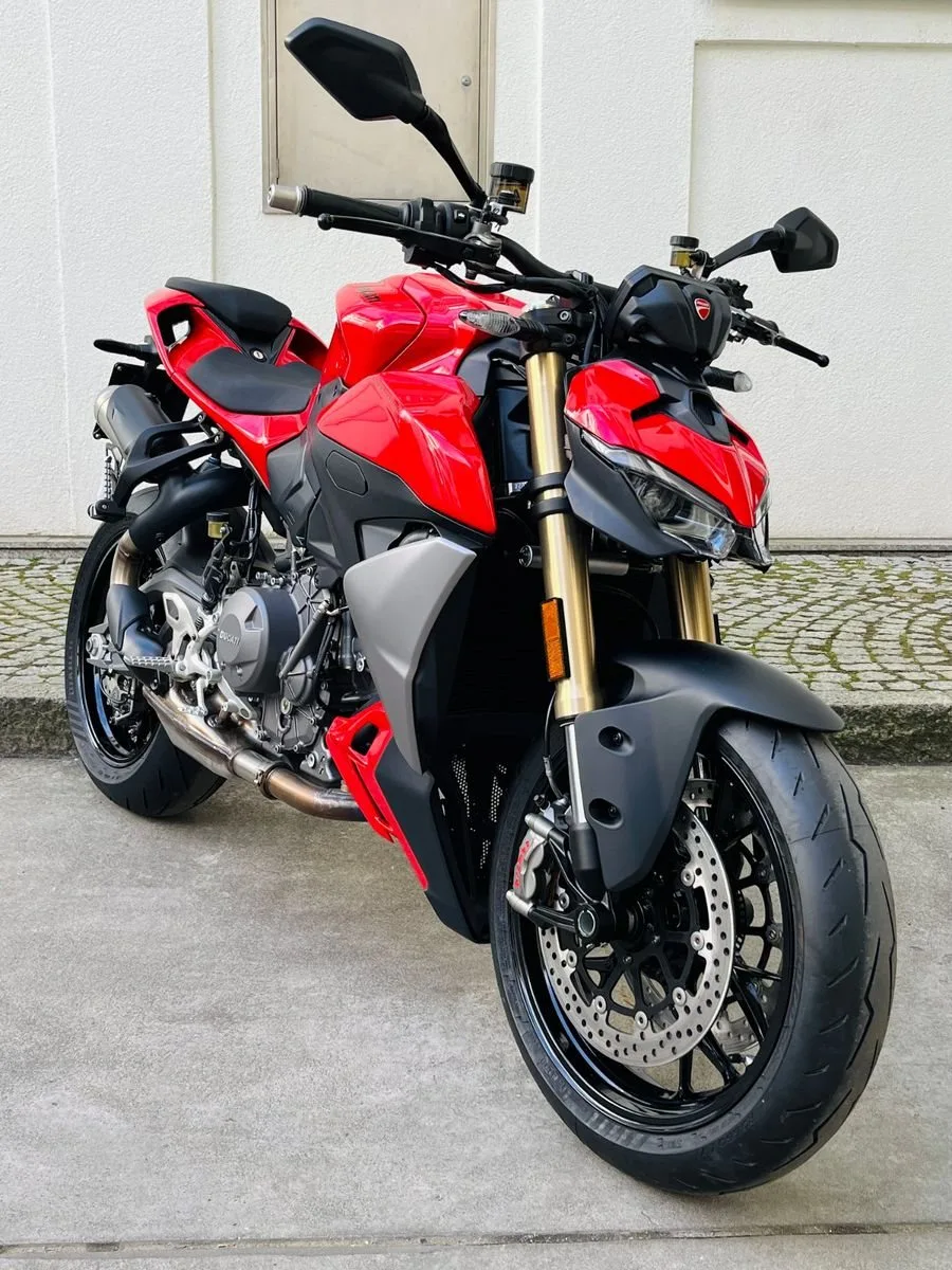 Ducati Streetfighter V2
