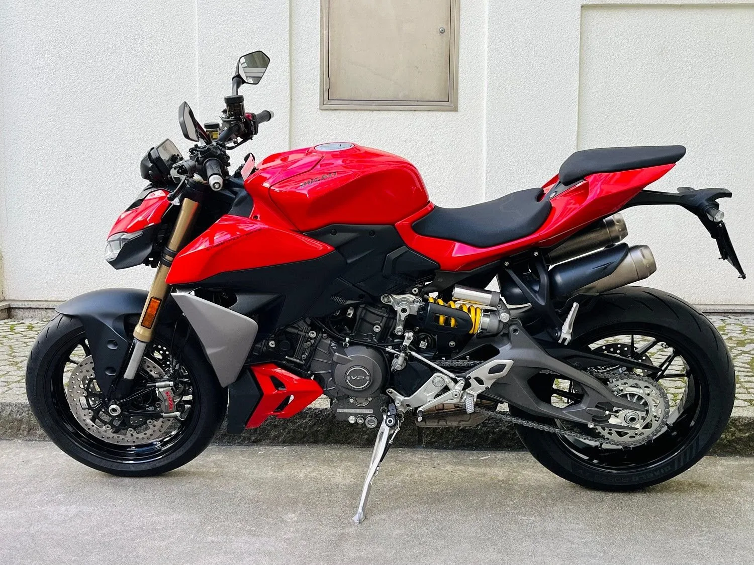 Ducati Streetfighter V2