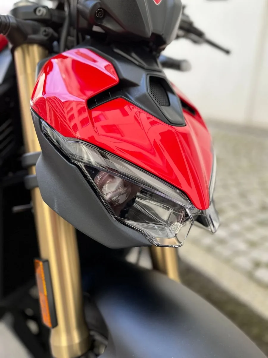 Ducati Streetfighter V2