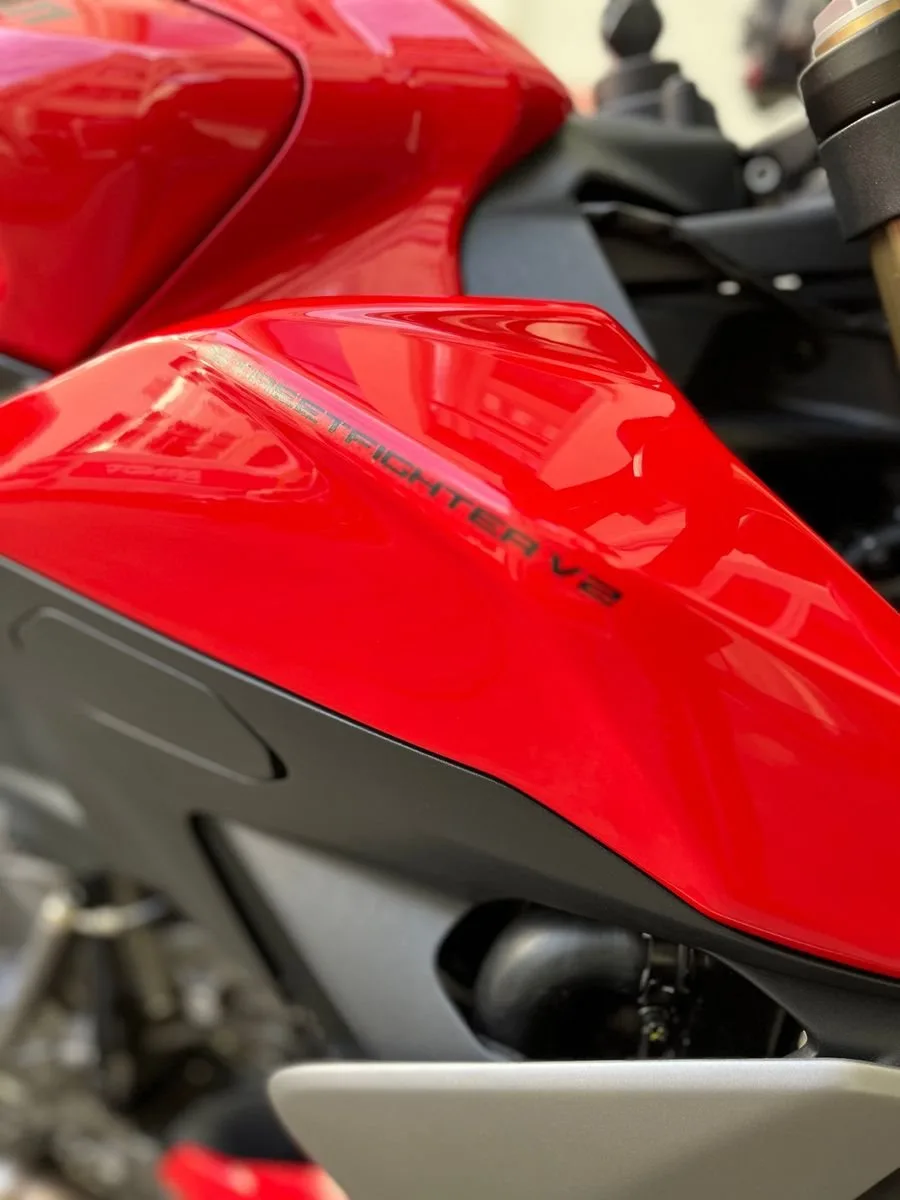 Ducati Streetfighter V2