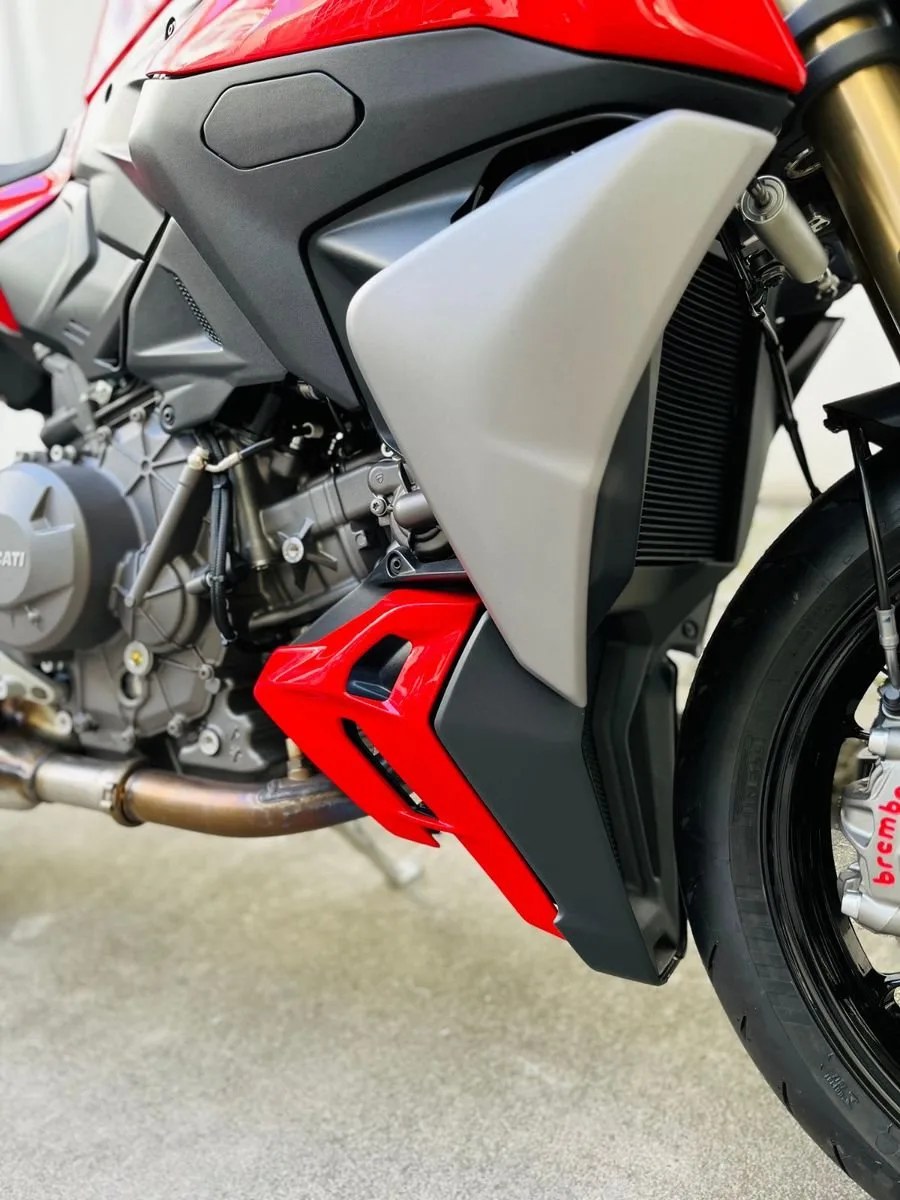 Ducati Streetfighter V2