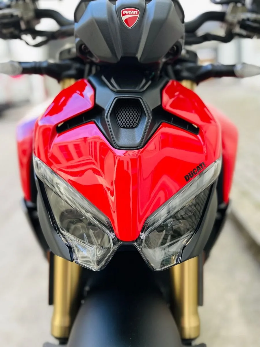 Ducati Streetfighter V2