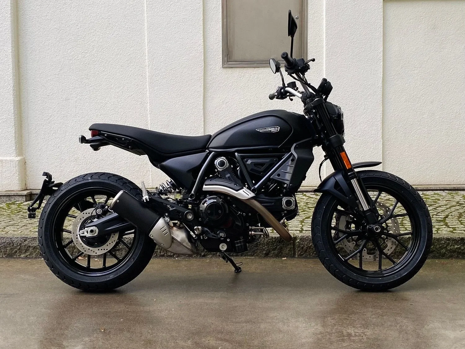 Ducati Scrambler Icon Dark