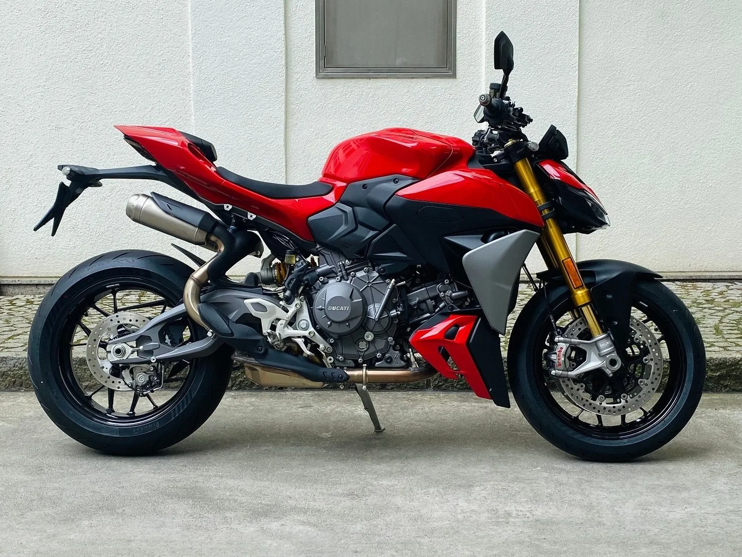 Ducati Streetfighter V2 S