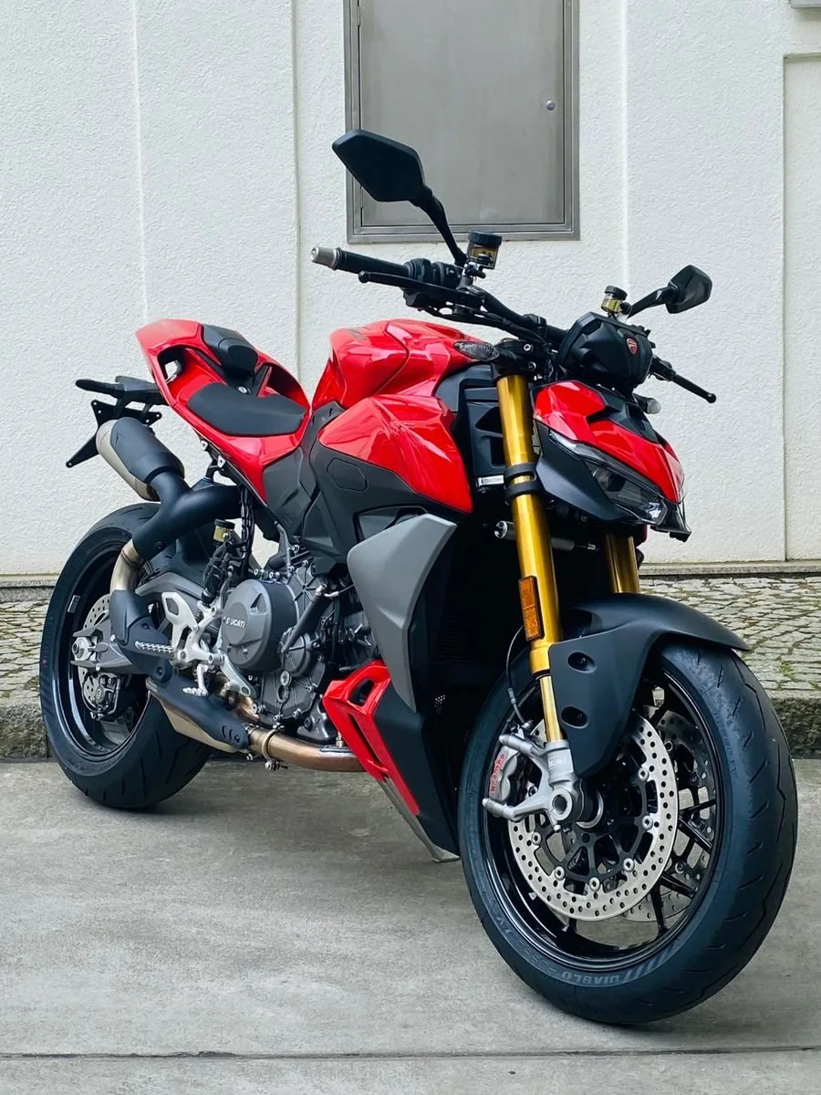 Ducati Streetfighter V2 S