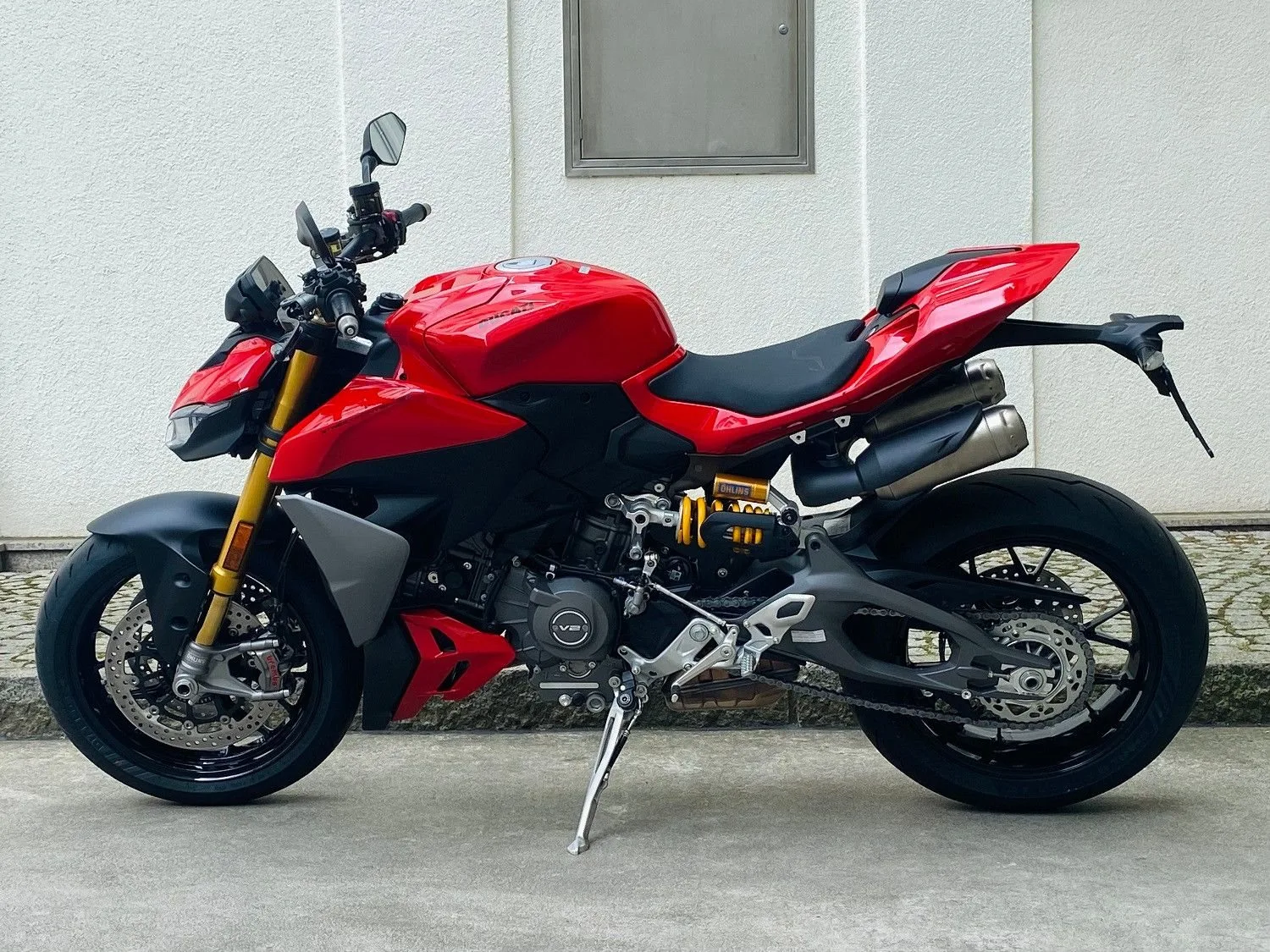 Ducati Streetfighter V2 S