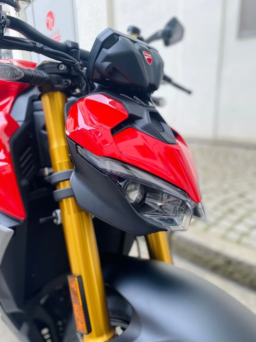 Ducati Streetfighter V2 S