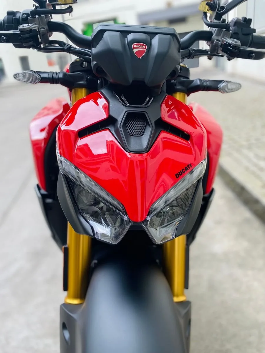Ducati Streetfighter V2 S
