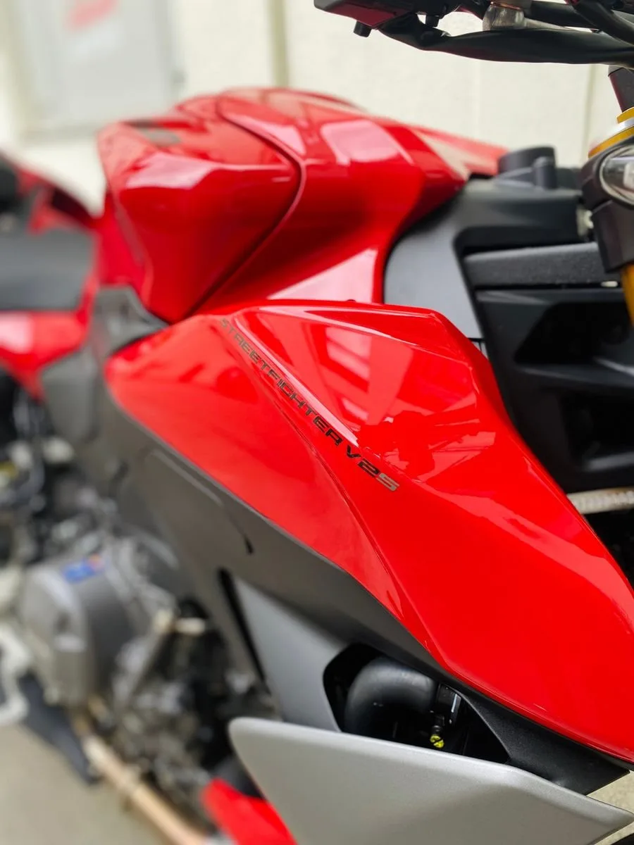 Ducati Streetfighter V2 S