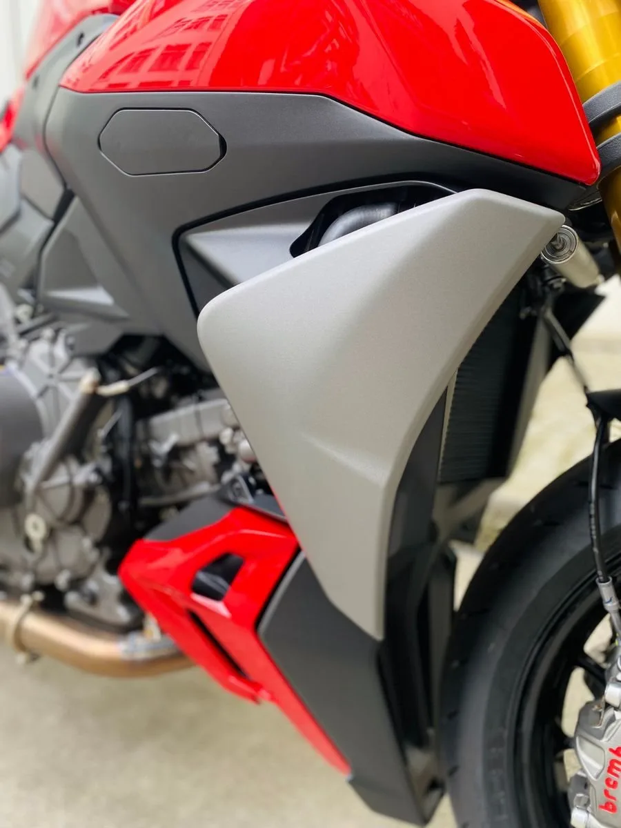 Ducati Streetfighter V2 S