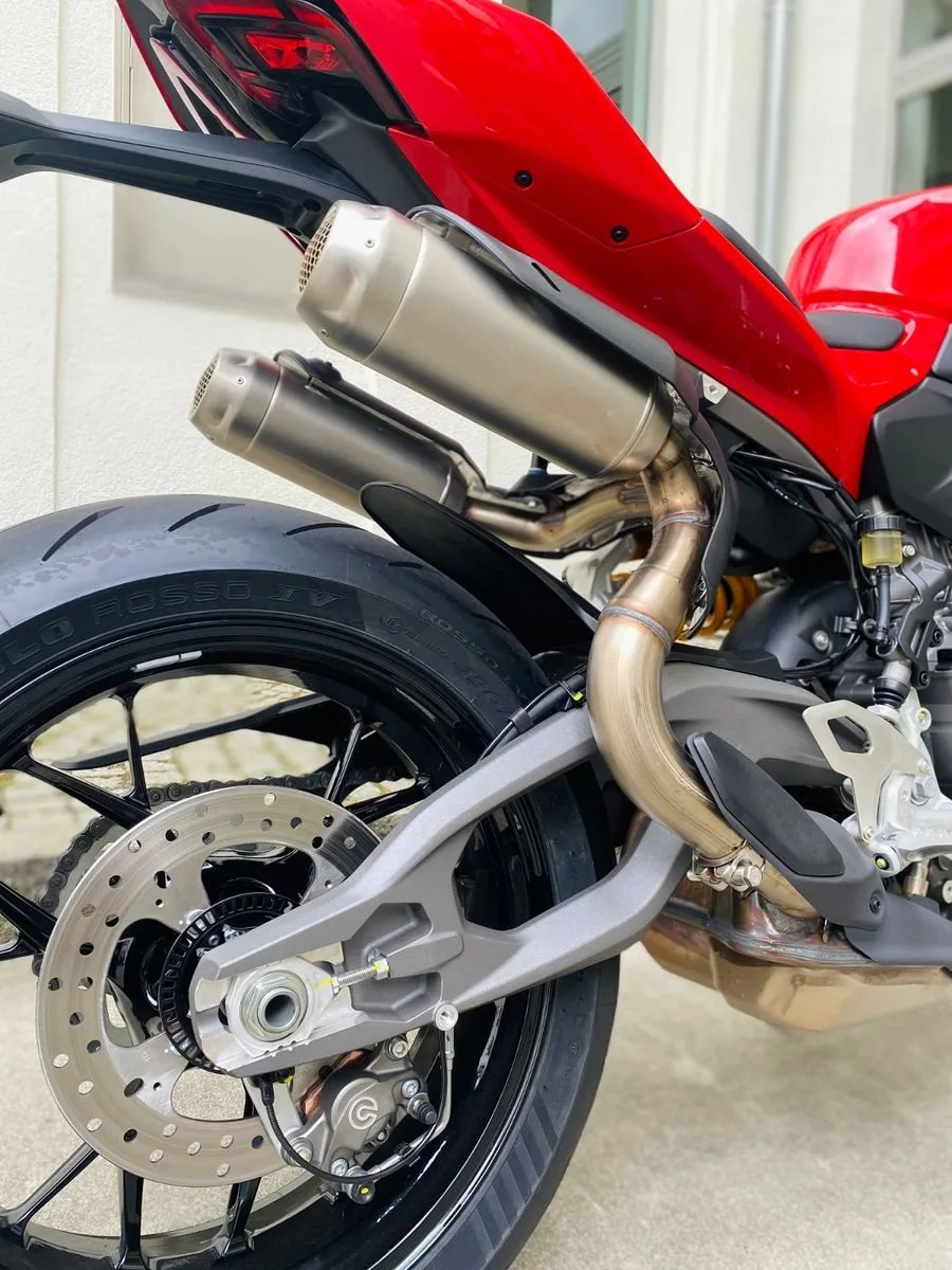 Ducati Streetfighter V2 S