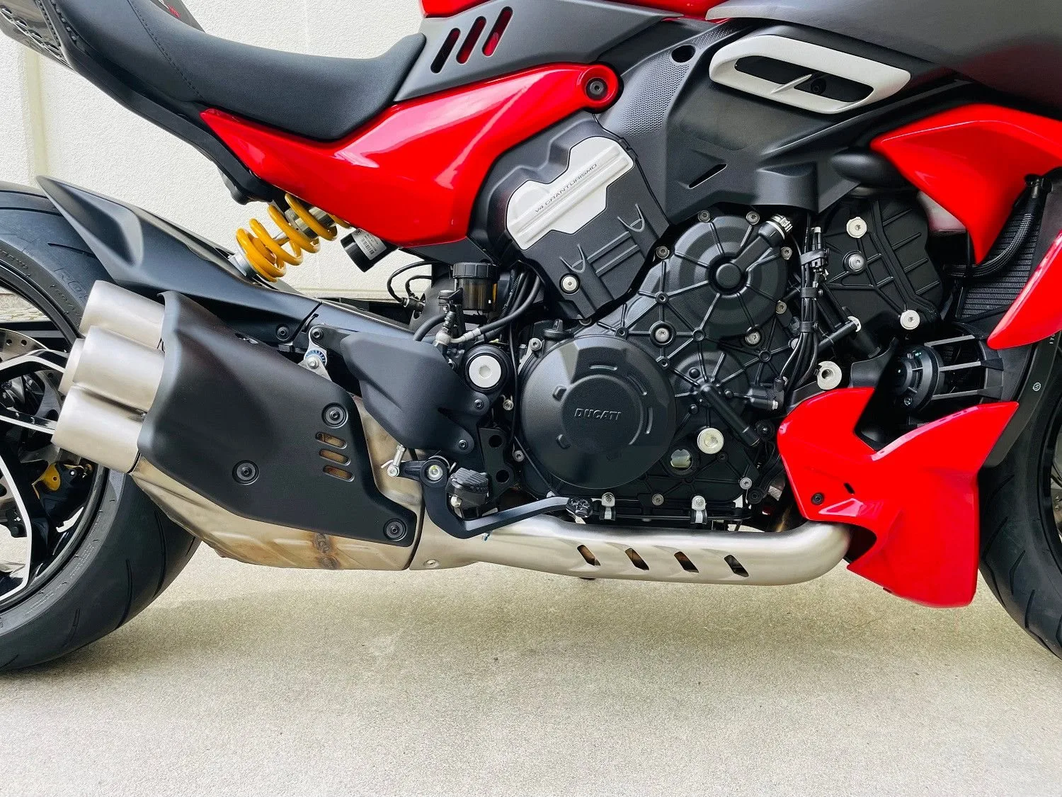Ducati Diavel V4