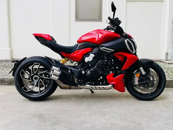 Ducati Diavel V4