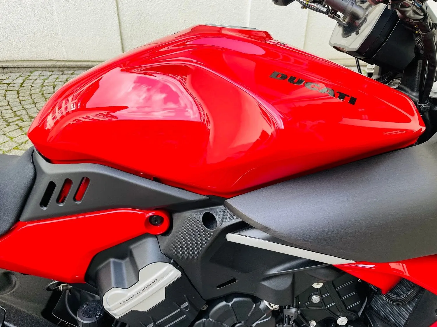 Ducati Diavel V4