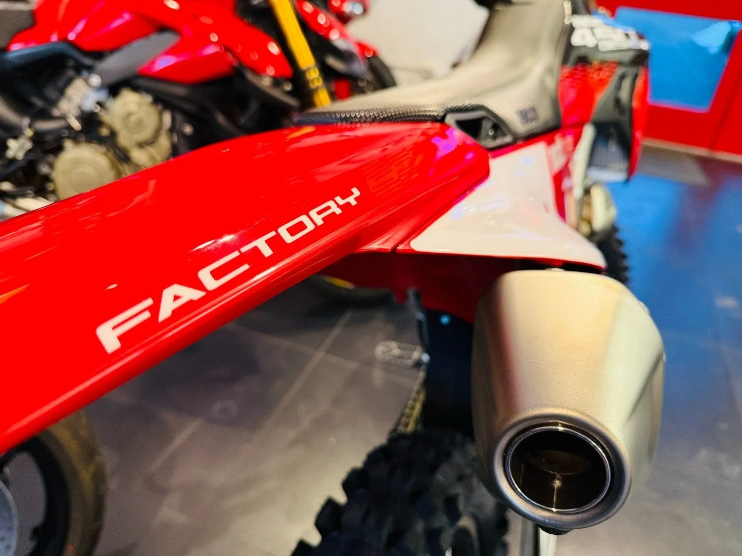 Ducati Desmo450 MX Factory
