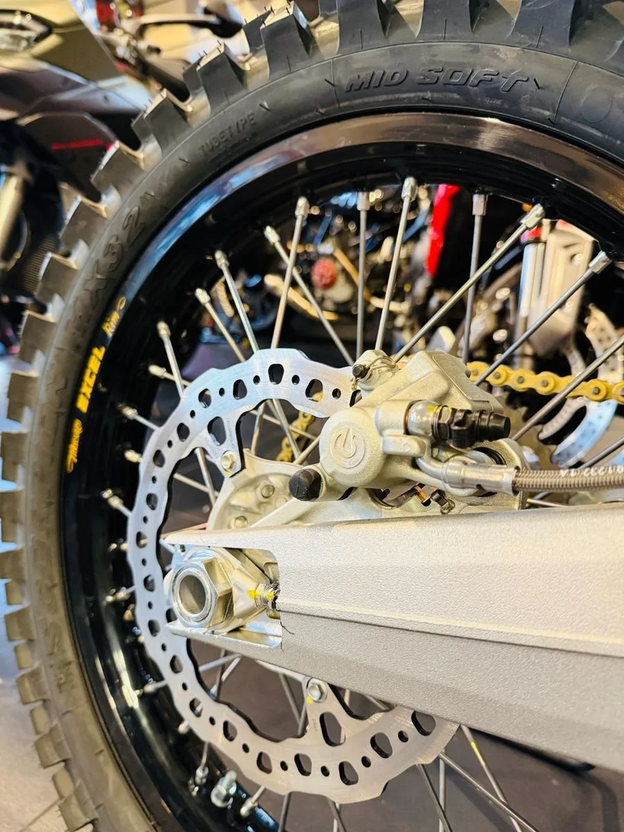 Ducati Desmo450 MX Factory