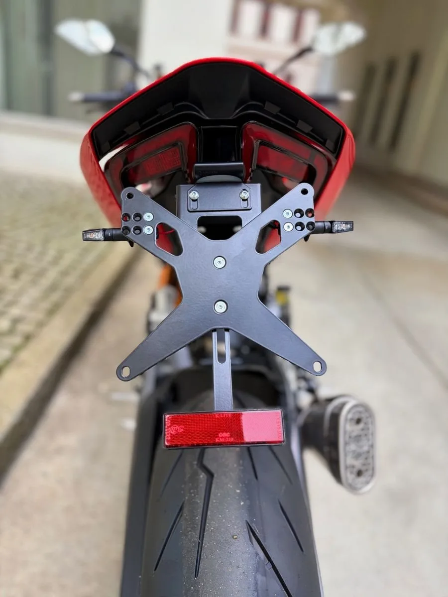 Ducati Streetfighter V2 S