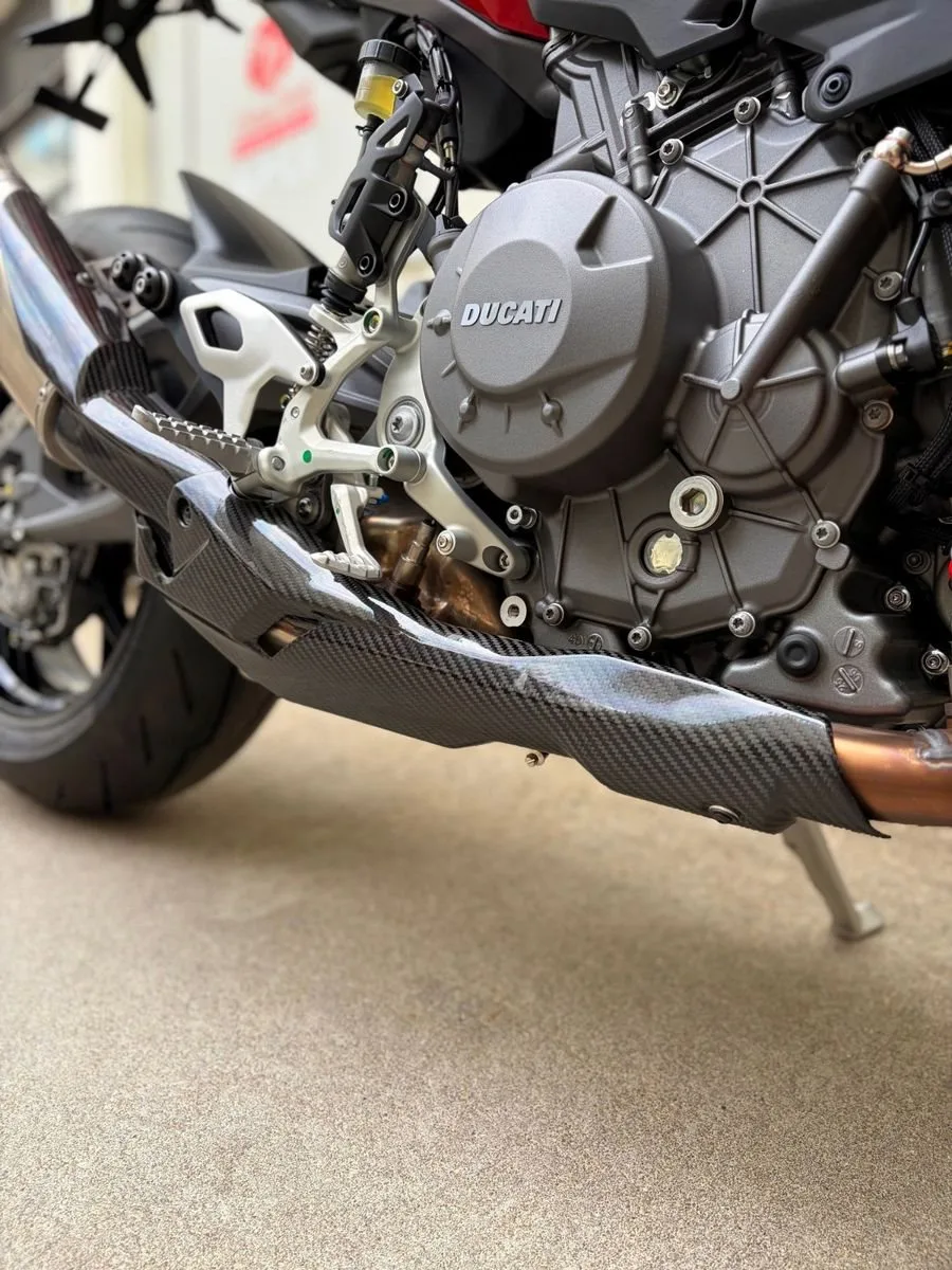 Ducati Streetfighter V2 S