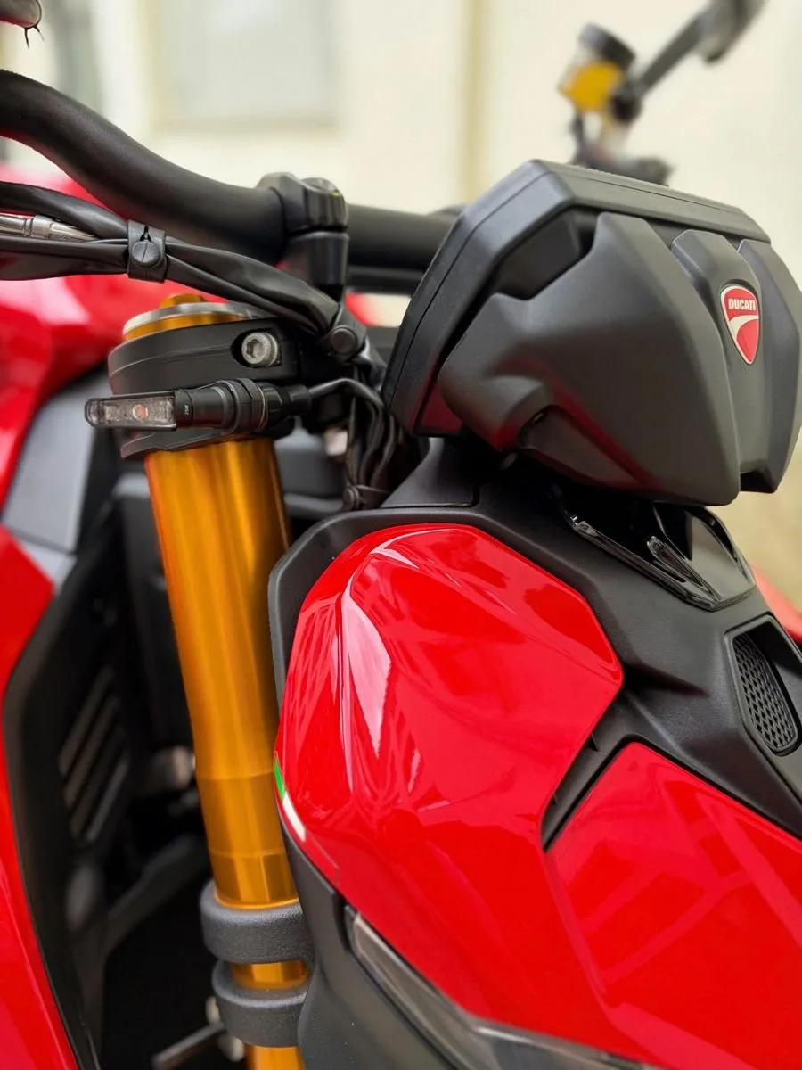Ducati Streetfighter V2 S