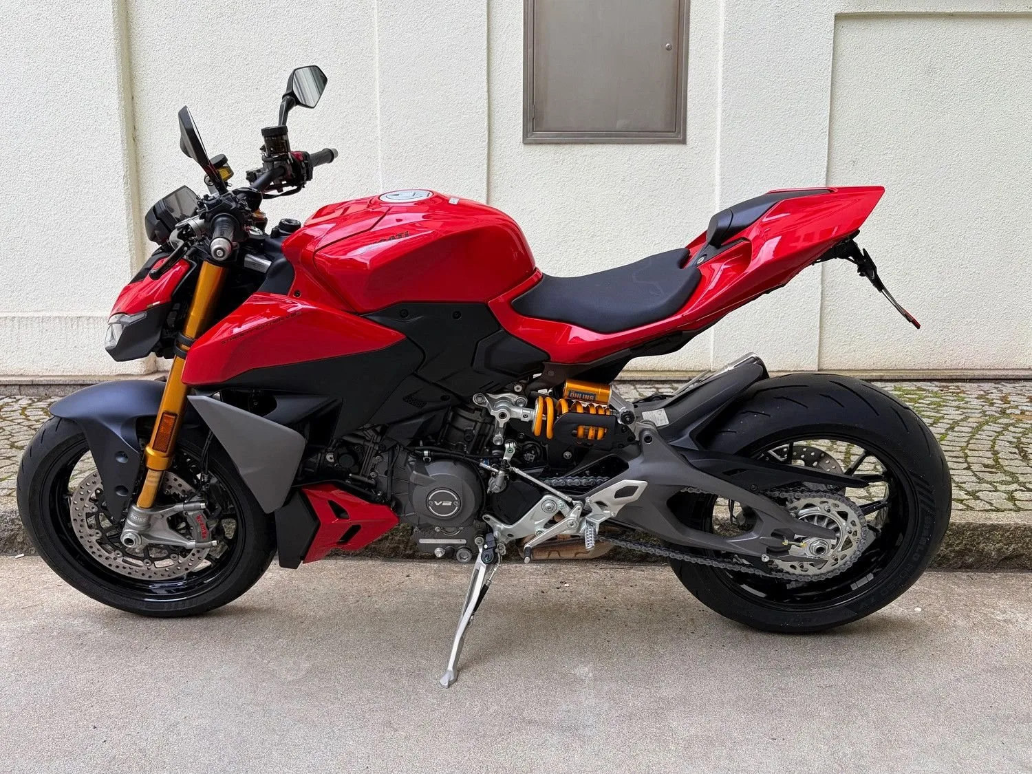 Ducati Streetfighter V2 S