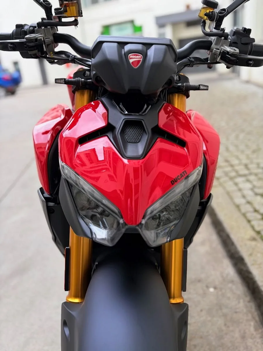 Ducati Streetfighter V2 S