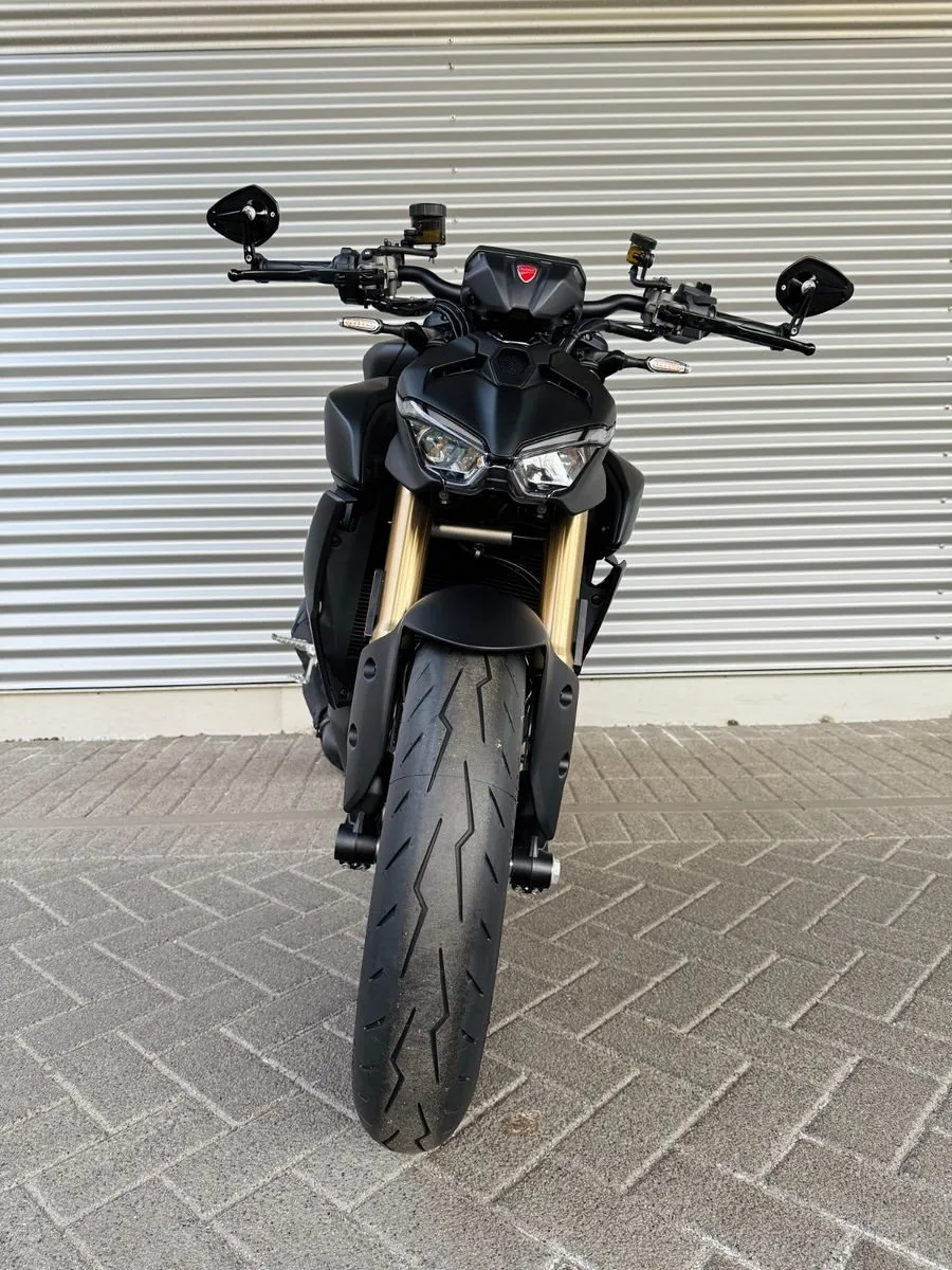 Ducati Streetfighter V2