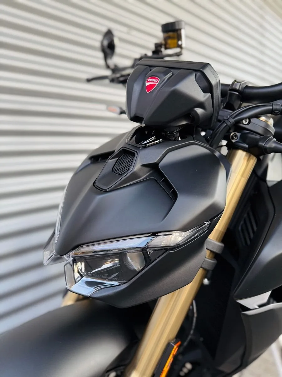 Ducati Streetfighter V2