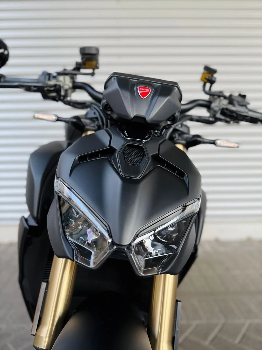Ducati Streetfighter V2