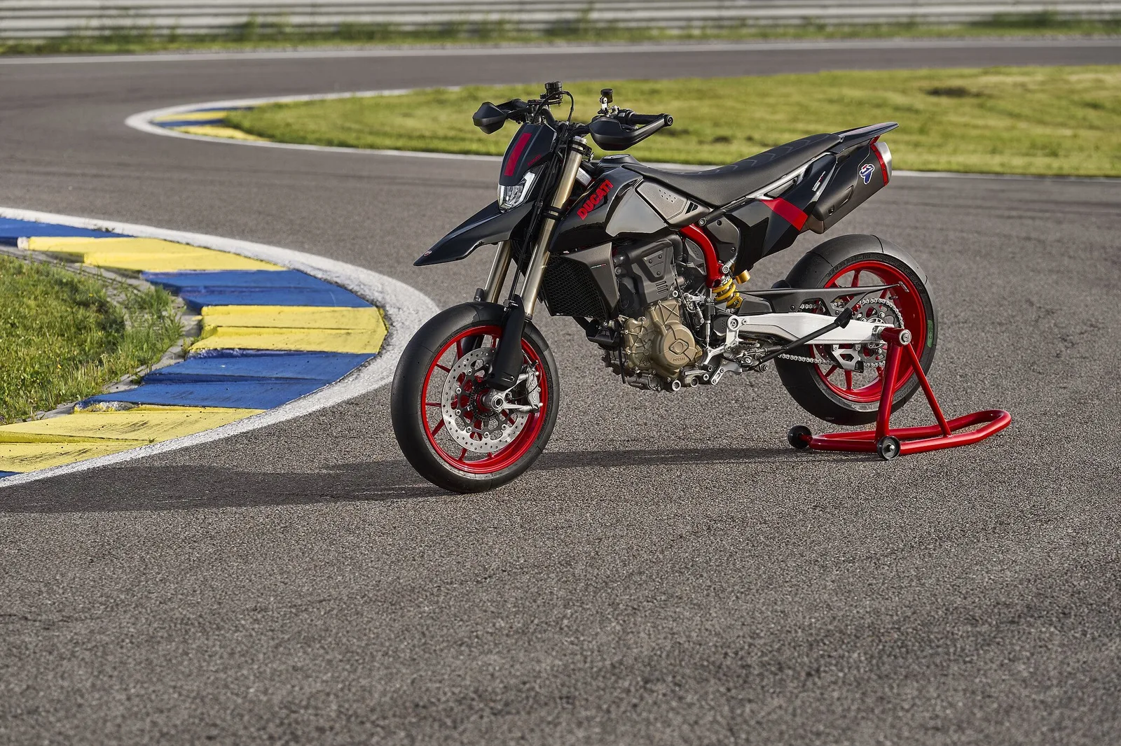 Ducati Hypermotard 698 Mono Nera