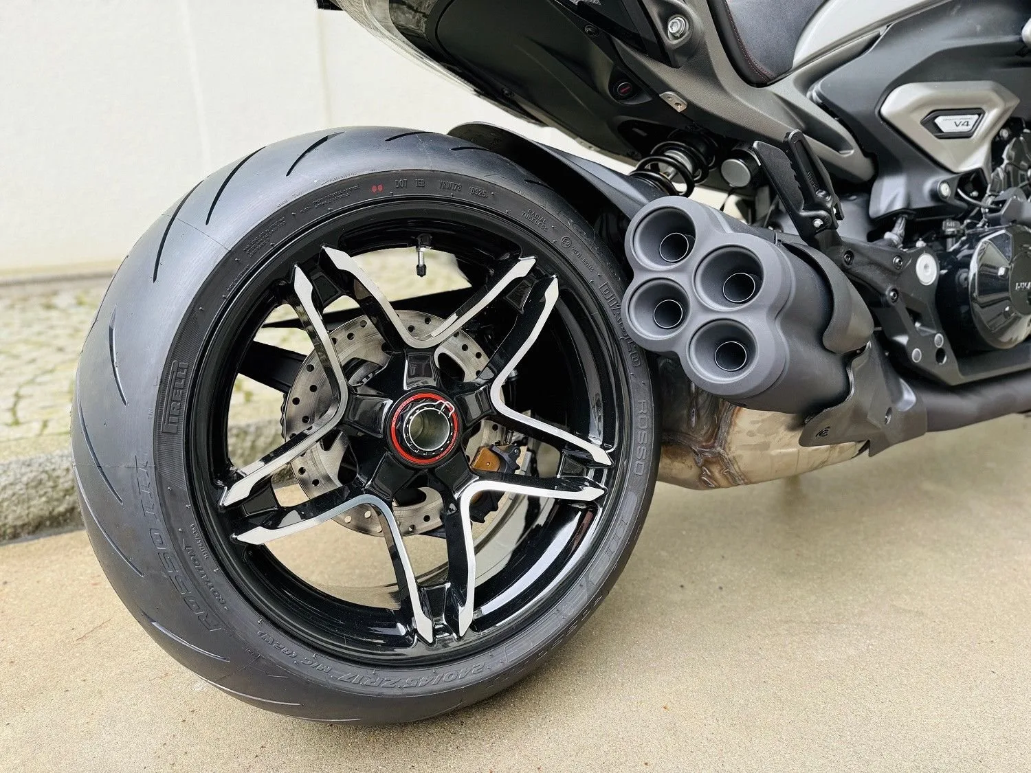 Ducati XDiavel V4