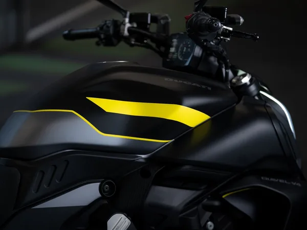Ducati Diavel V4