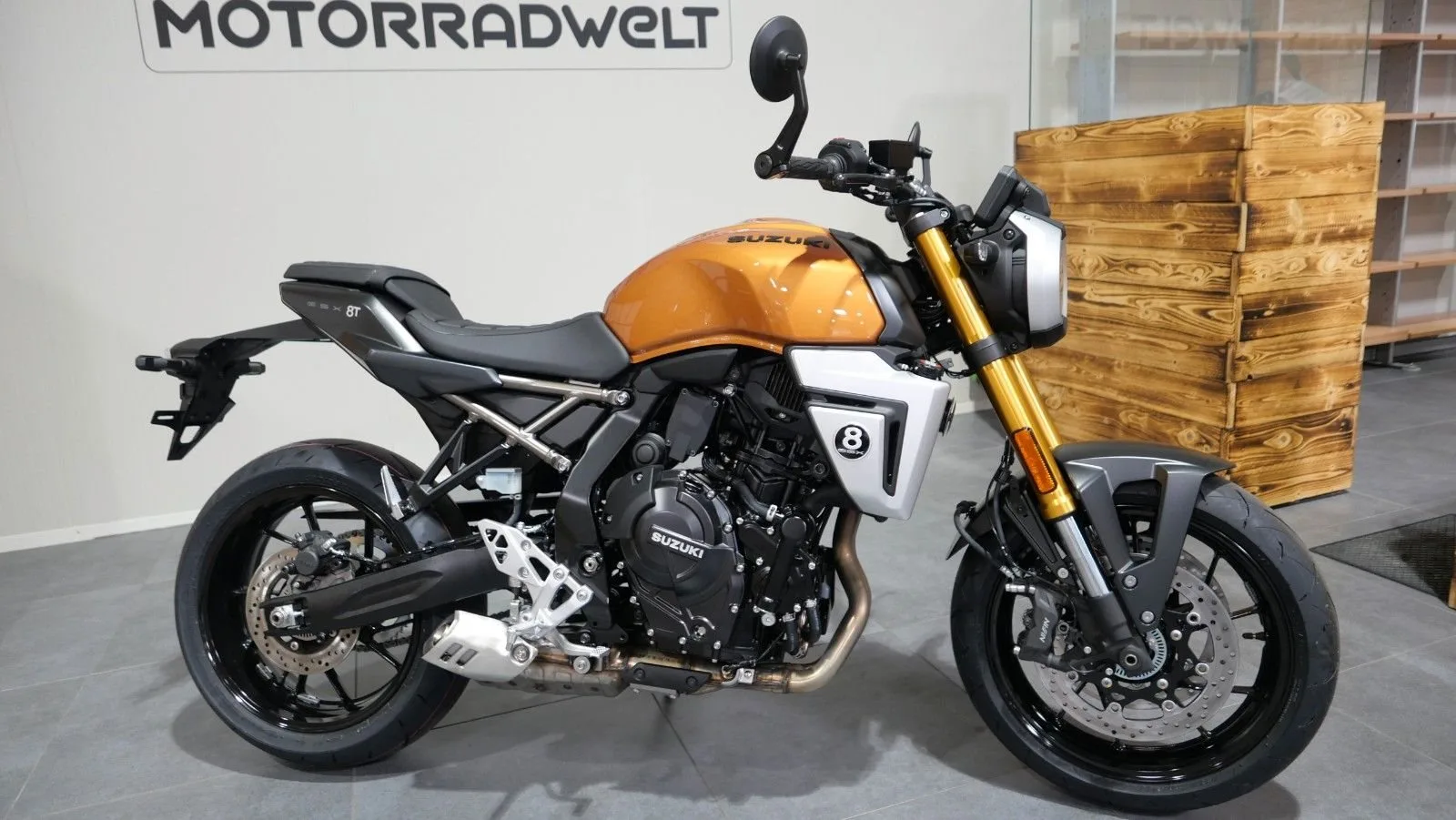 Suzuki GSX-8T