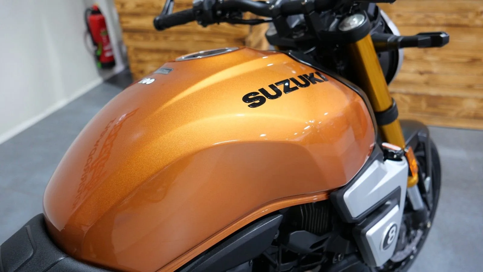 Suzuki GSX-8T
